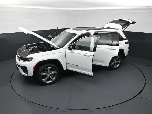 New 2026 Jeep Grand Cherokee Limited w/ Luxury Tech Group II AWD/4WD image 26