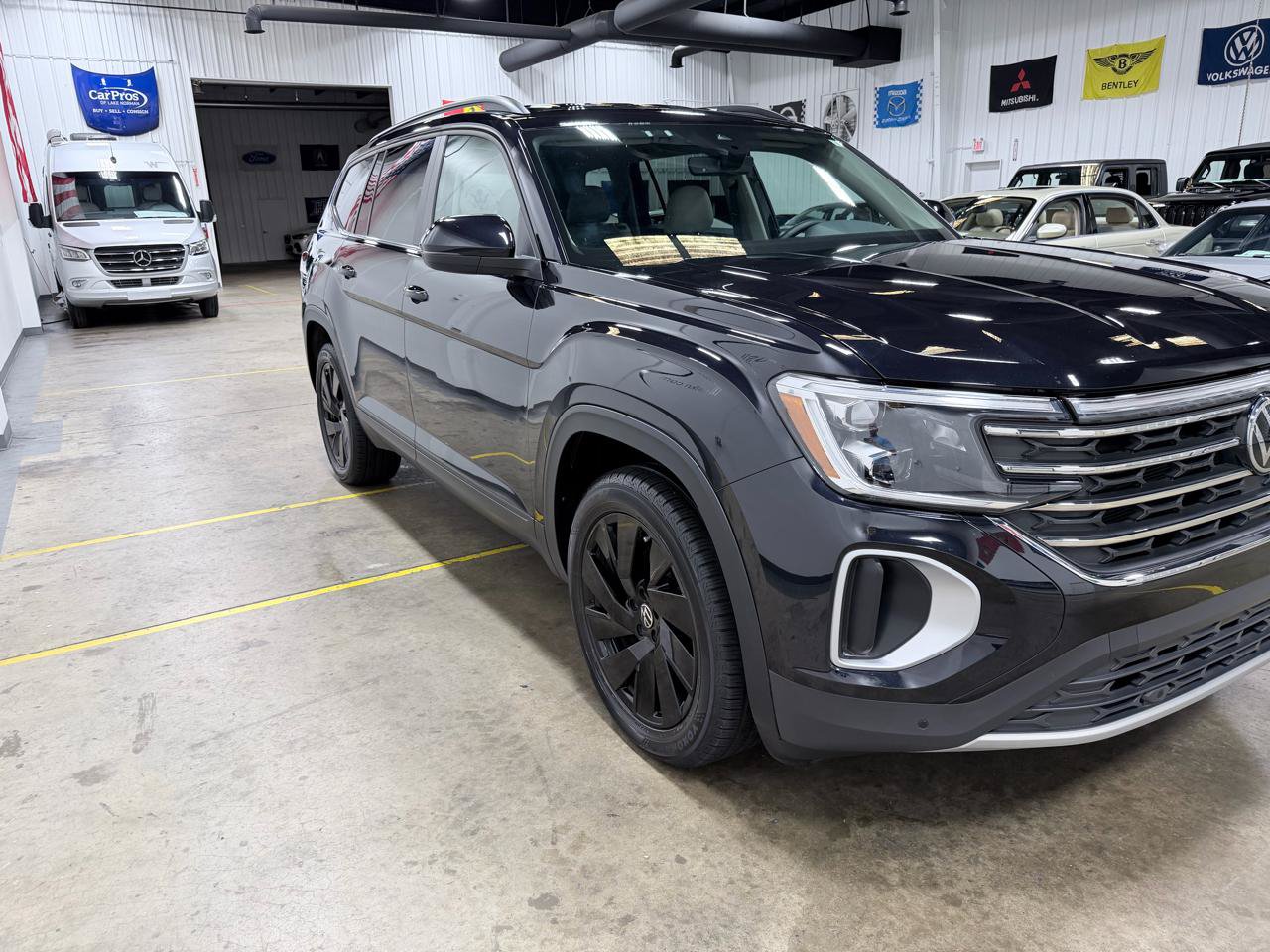 Used 2024 Volkswagen Atlas SE w/ Black Wheel Package AWD/4WD image 16