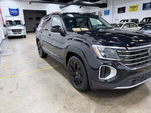 Used 2024 Volkswagen Atlas SE w/ Black Wheel Package AWD/4WD image 16