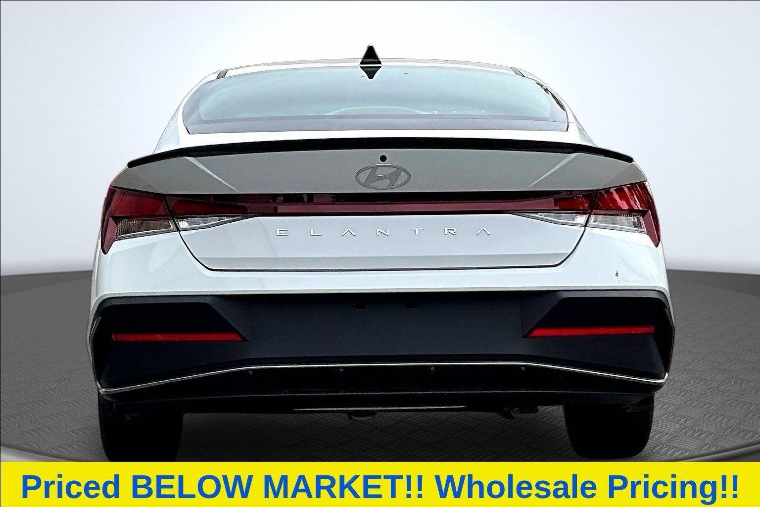 Used 2026 Hyundai Elantra SEL Sport Premium w/ Cargo Package FWD image 8