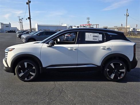 New 2026 Nissan Kicks SR w/ SR Premium Package image 4