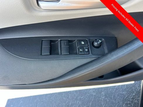 Used 2021 Toyota Corolla LE FWD image 5