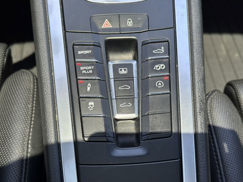 Used 2014 Porsche 911 Carrera 4S AWD/4WD image 19