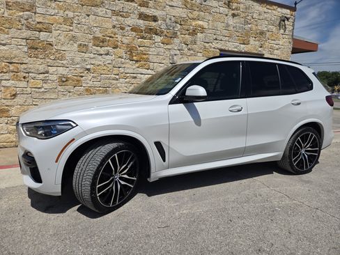 Used 2019 BMW X5 xDrive50i w/ M Sport Package AWD/4WD image 2