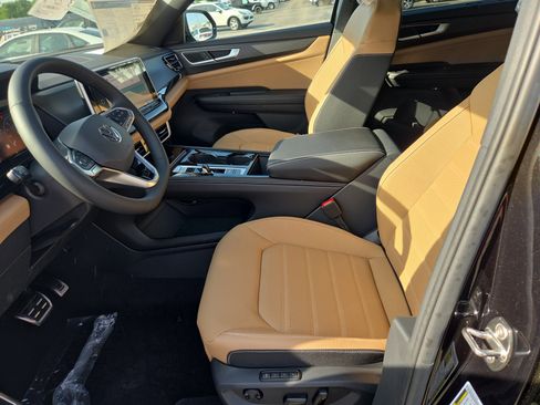 New 2026 Volkswagen Atlas Cross Sport SEL R-Line AWD/4WD image 4