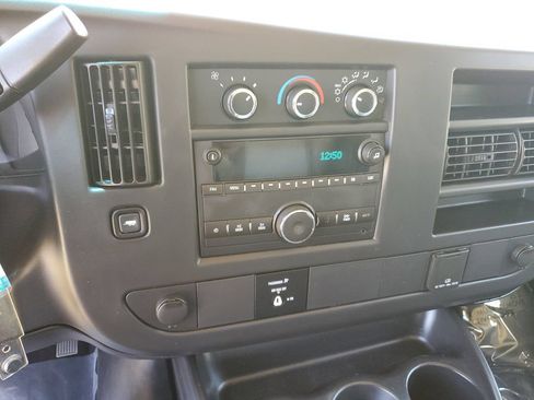 Used 2015 Chevrolet Express 3500 Extended w/ Chrome Appearance Package RWD image 21