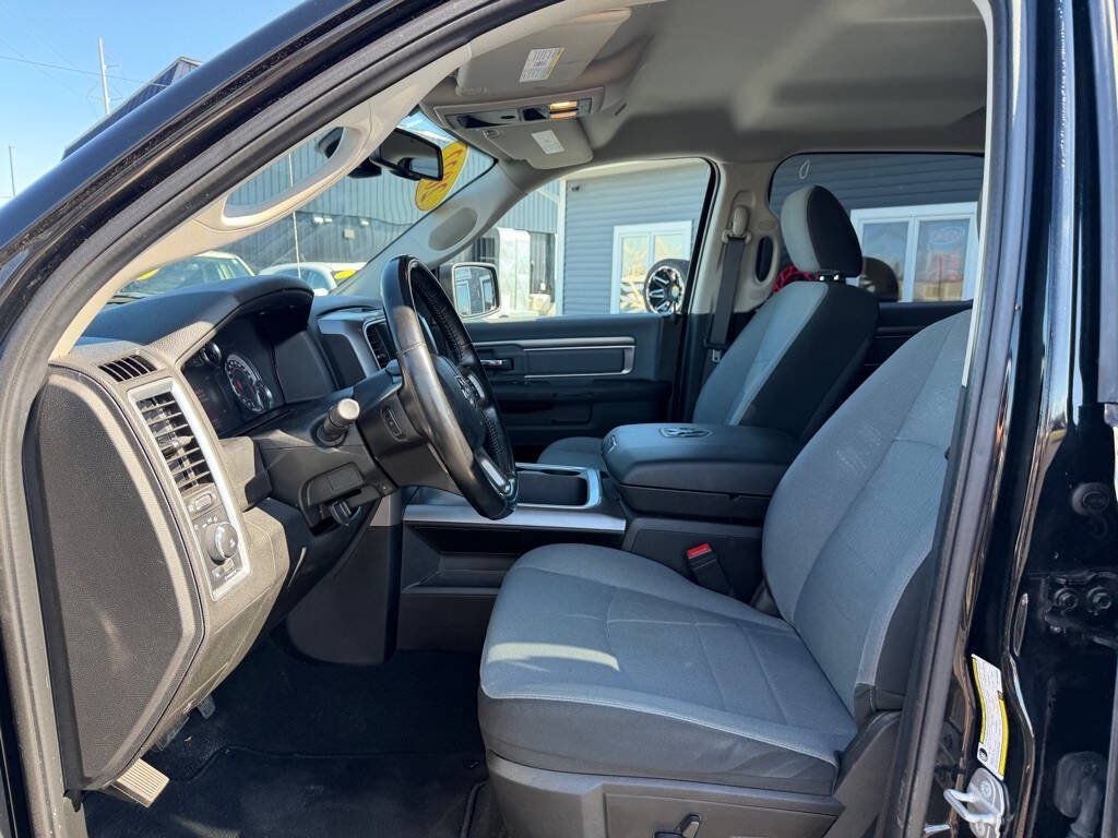 Used 2022 RAM 1500 Classic SLT w/ Electronics Convenience Group AWD/4WD image 14