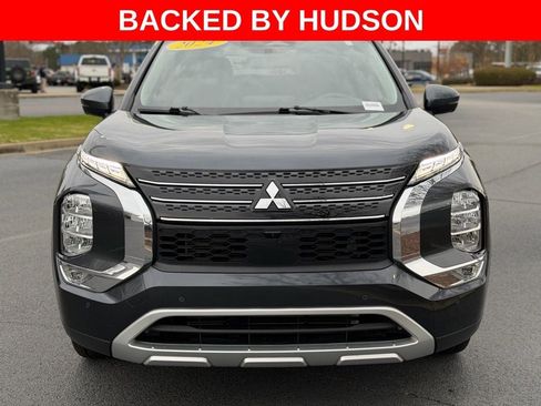 Used 2024 Mitsubishi Outlander SE image 3
