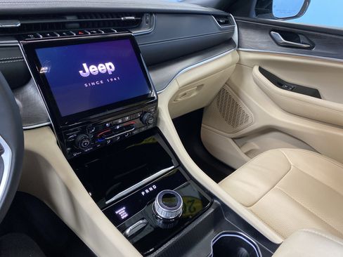 Certified 2024 Jeep Grand Cherokee Limited w/ Luxury Tech Group II image 14