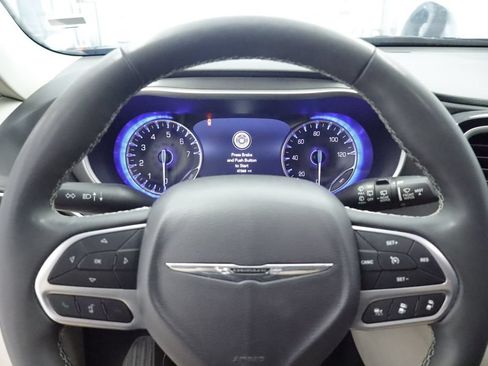 Certified 2023 Chrysler Pacifica Touring-L FWD image 25