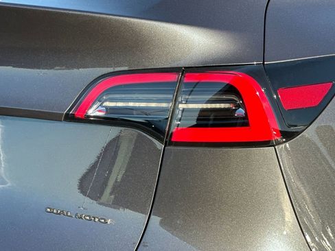 Used 2021 Tesla Model Y Long Range image 26