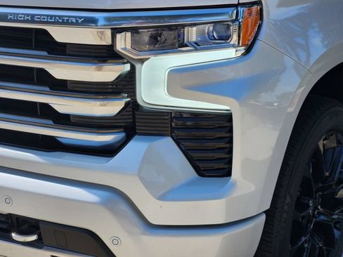 Used 2025 Chevrolet Silverado 1500 High Country w/ High Country Premium Package AWD/4WD image 17