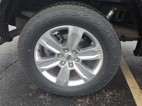 Used 2017 Ford F150 Platinum w/ Equipment Group 701A Luxury image 27