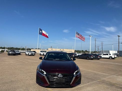 Certified 2025 Nissan Altima 2.5 SV FWD image 5