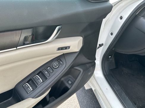 Used 2019 Honda Accord Touring image 11