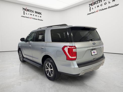 Used 2021 Ford Expedition XLT RWD image 3