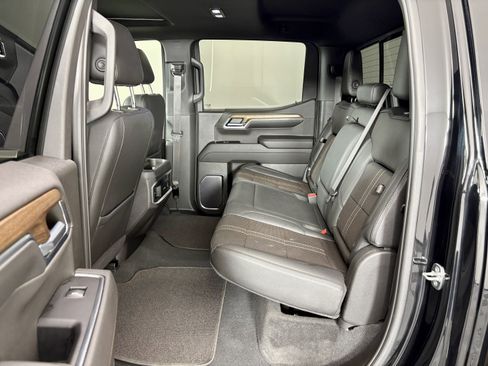 Used 2022 Chevrolet Silverado 1500 High Country w/ Technology Package image 12