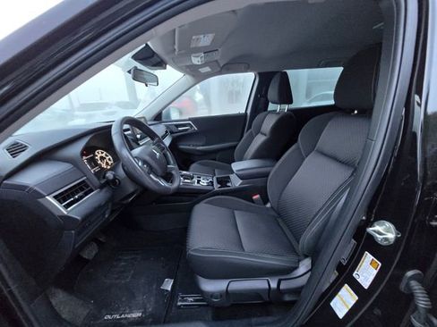 Used 2023 Mitsubishi Outlander ES image 4