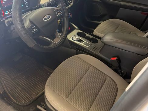 Used 2021 Ford Escape SE FWD image 2