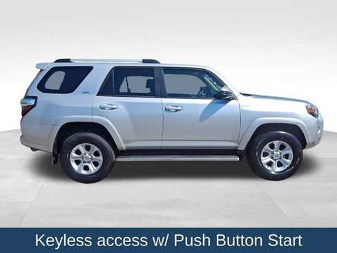 Used 2022 Toyota 4Runner SR5 AWD/4WD image 9