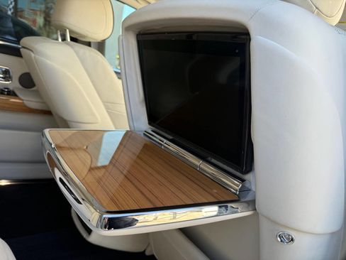 Used 2018 Rolls-Royce Phantom Sedan image 32