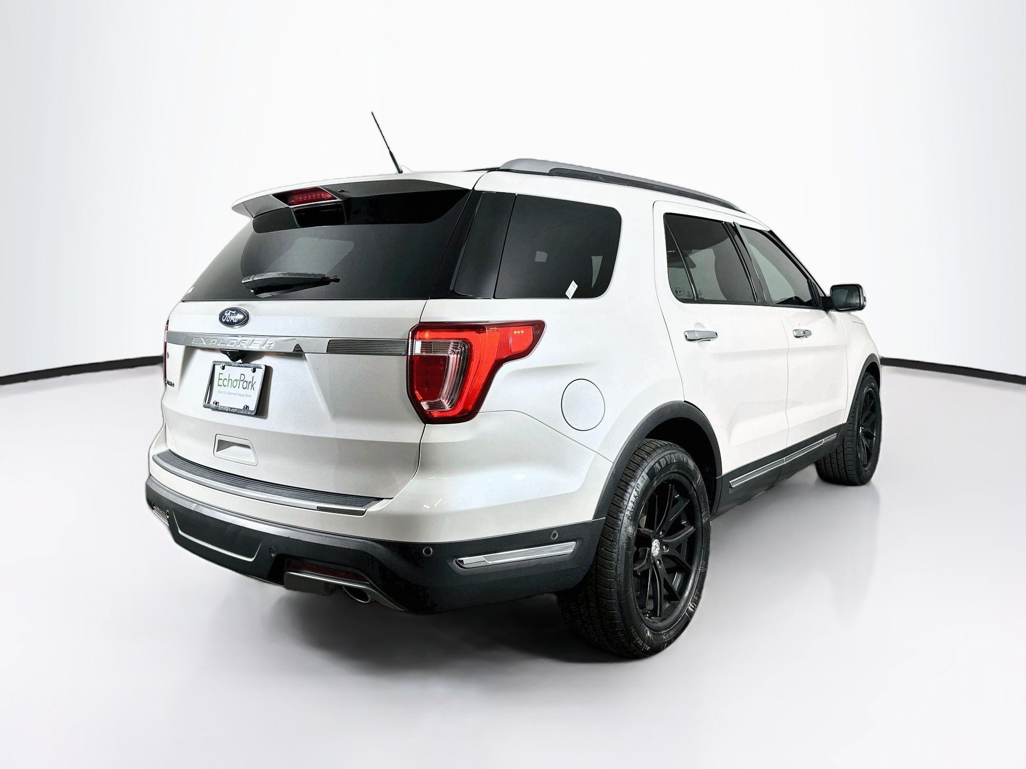 Used 2018 Ford Explorer Limited w/ Equipment Group 301A FWD image 9