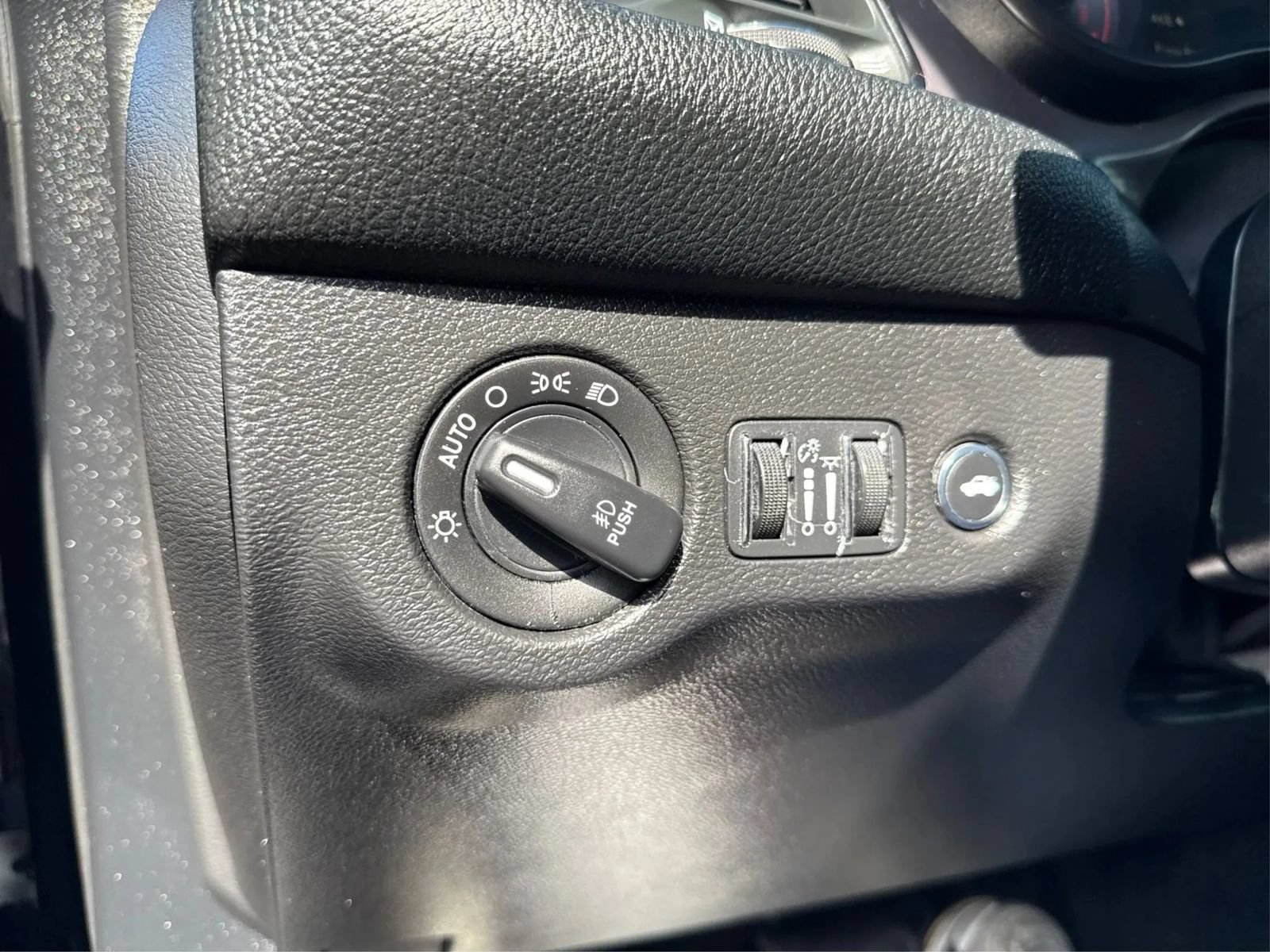Used 2019 Dodge Challenger SXT w/ Blacktop Package RWD image 18