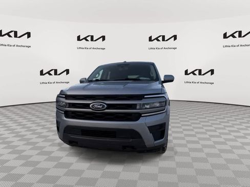 Used 2023 Ford Expedition Max XLT image 3