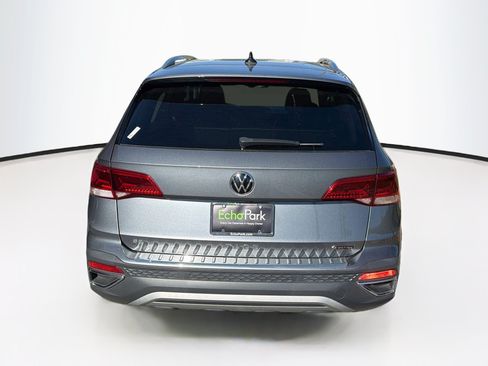 Used 2023 Volkswagen Taos SE w/ Panoramic Sunroof Package AWD/4WD image 7