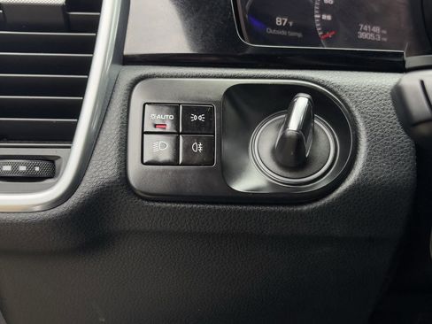 Used 2020 Porsche Cayenne image 23