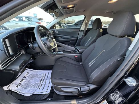Used 2023 Hyundai Elantra SEL w/ Preferred Accessory Package image 11