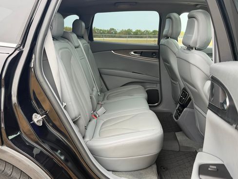 Used 2020 Lincoln Nautilus Reserve w/ Equipment Group 201A FWD image 26