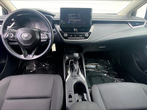 Used 2025 Toyota Corolla LE FWD image 19