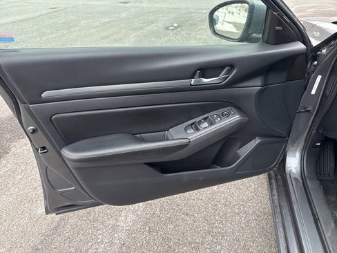 Used 2022 Nissan Altima 2.5 SV image 18