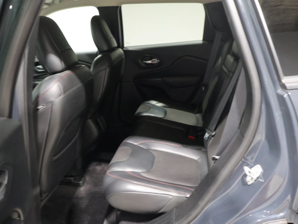 Used 2016 Jeep Cherokee Trailhawk w/ Cold Weather Group AWD/4WD image 18