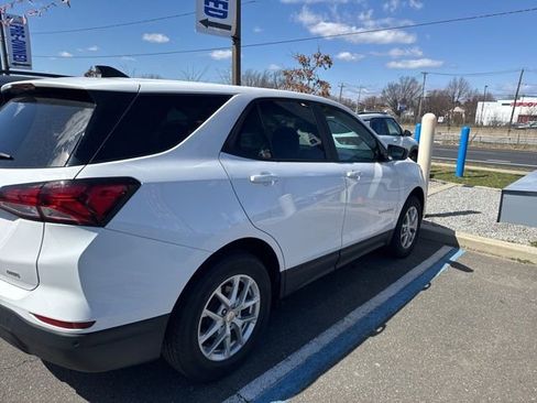 Certified 2023 Chevrolet Equinox LS w/ LS Convenience Package image 3