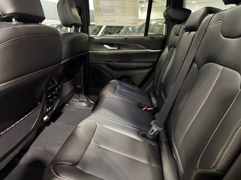 New 2025 Jeep Grand Cherokee Limited image 22