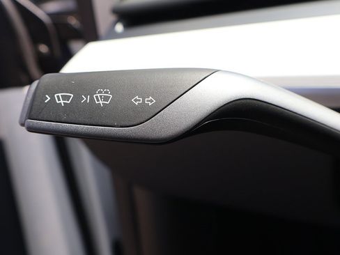 Used 2024 Tesla Model Y Long Range image 42