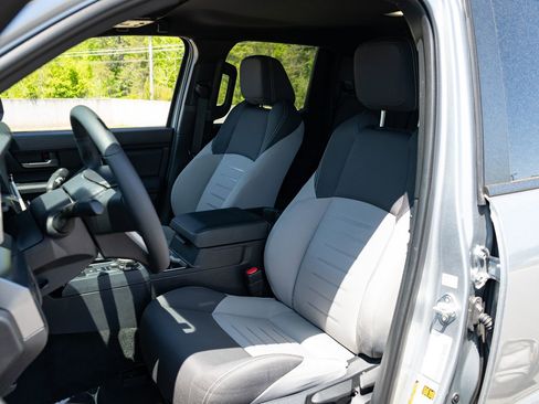 Used 2025 Toyota Tacoma TRD Sport AWD/4WD image 15