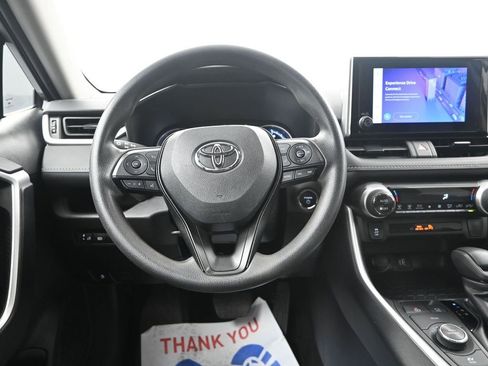 Used 2025 Toyota RAV4 XLE AWD/4WD image 32