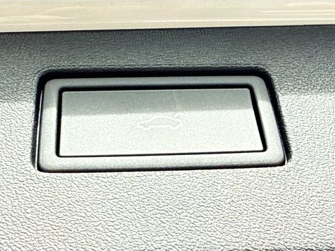 New 2026 Volkswagen Tiguan SEL R-Line image 13