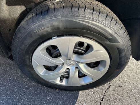 Used 2022 Toyota RAV4 LE image 24