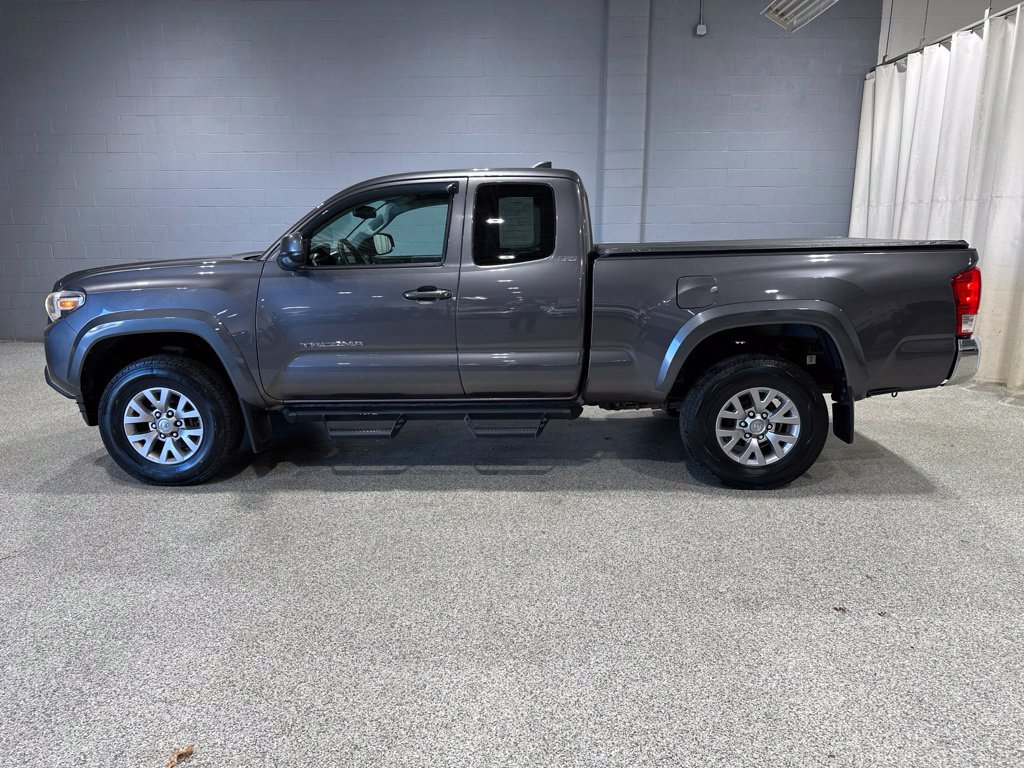 Used 2017 Toyota Tacoma SR5 w/ Tow Package AWD/4WD image 6