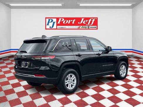 Used 2023 Jeep Grand Cherokee Laredo AWD/4WD image 4