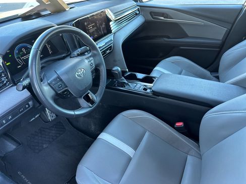 Used 2025 Toyota Camry SE image 9
