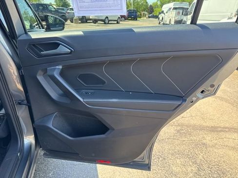 Used 2023 Volkswagen Tiguan SE w/ Panoramic Sunroof Package FWD image 22