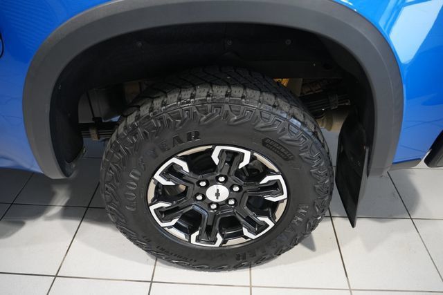 Used 2023 Chevrolet Silverado 1500 ZR2 w/ Technology Package AWD/4WD image 11