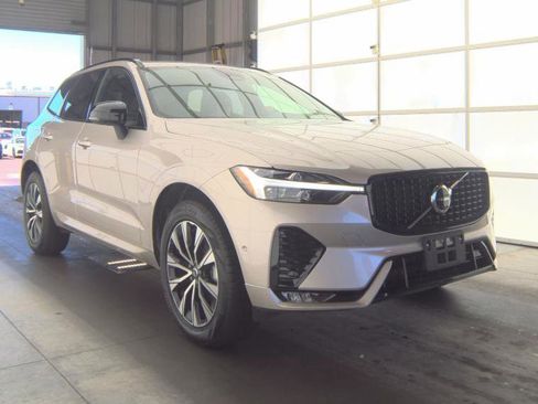 Used 2025 Volvo XC60 B5 Plus image 5