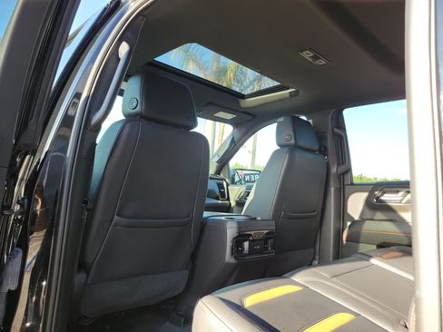 Used 2023 GMC Sierra 1500 AT4 w/ Technology Package AWD/4WD image 14