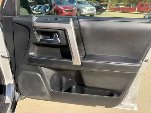 Used 2021 Toyota 4Runner SR5 Premium w/ Moonroof Package RWD image 31